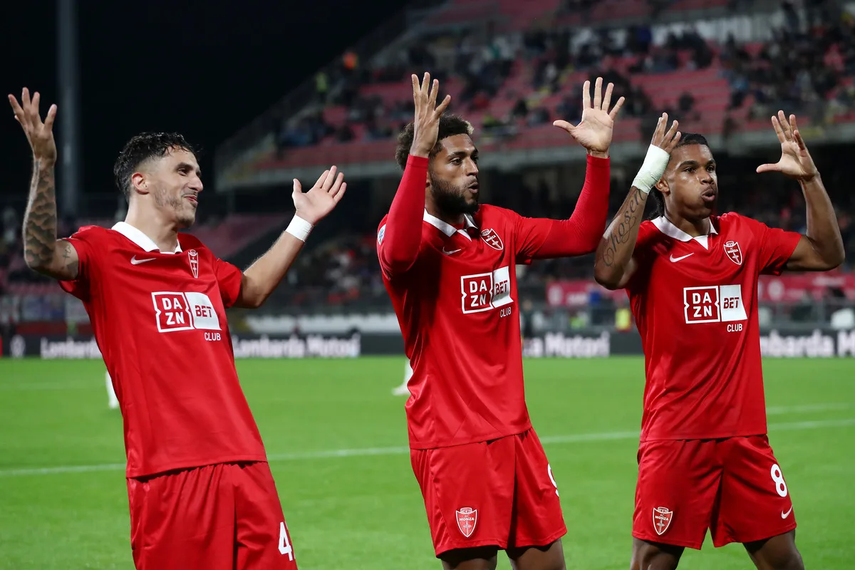 Monza players against Cagliari. Photo: Football Italia