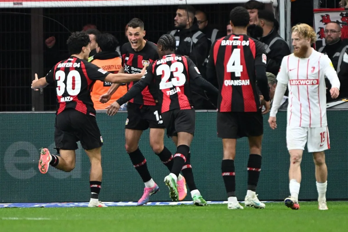 Bayer Leverkusen players celebrate Patrik Schick's goal against Freiburg. Photo: np-coburg.de