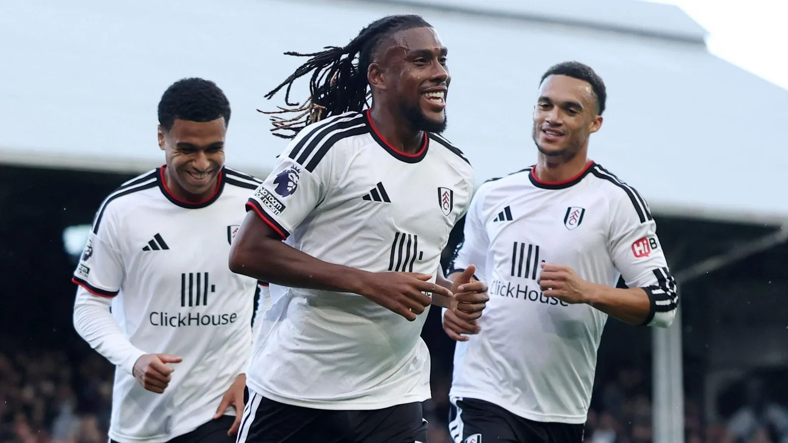 Alex Iwobi celebrates with team-mates after scoring against Hull. Photo: BBC Sport