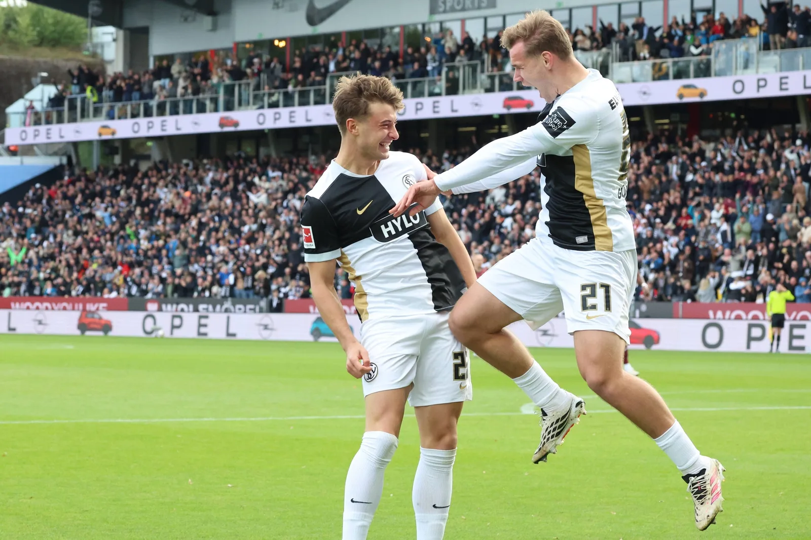 Elversberg players celebrate. Photo: IMAGO via bundesliga.com